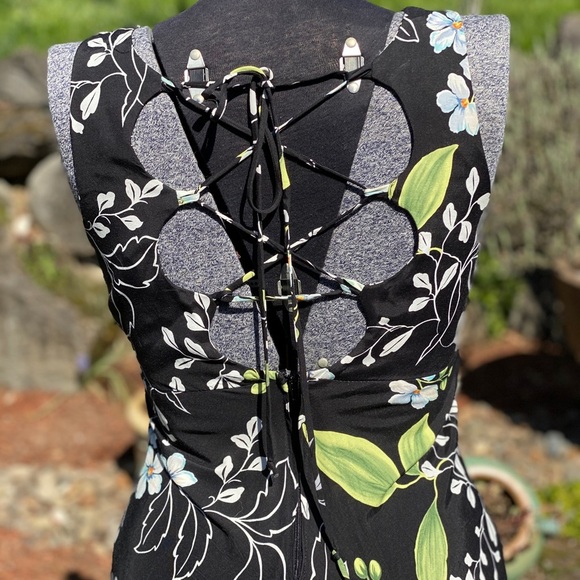 All That Jazz Gorgeous Flattering Dress - Picture 4 of 8